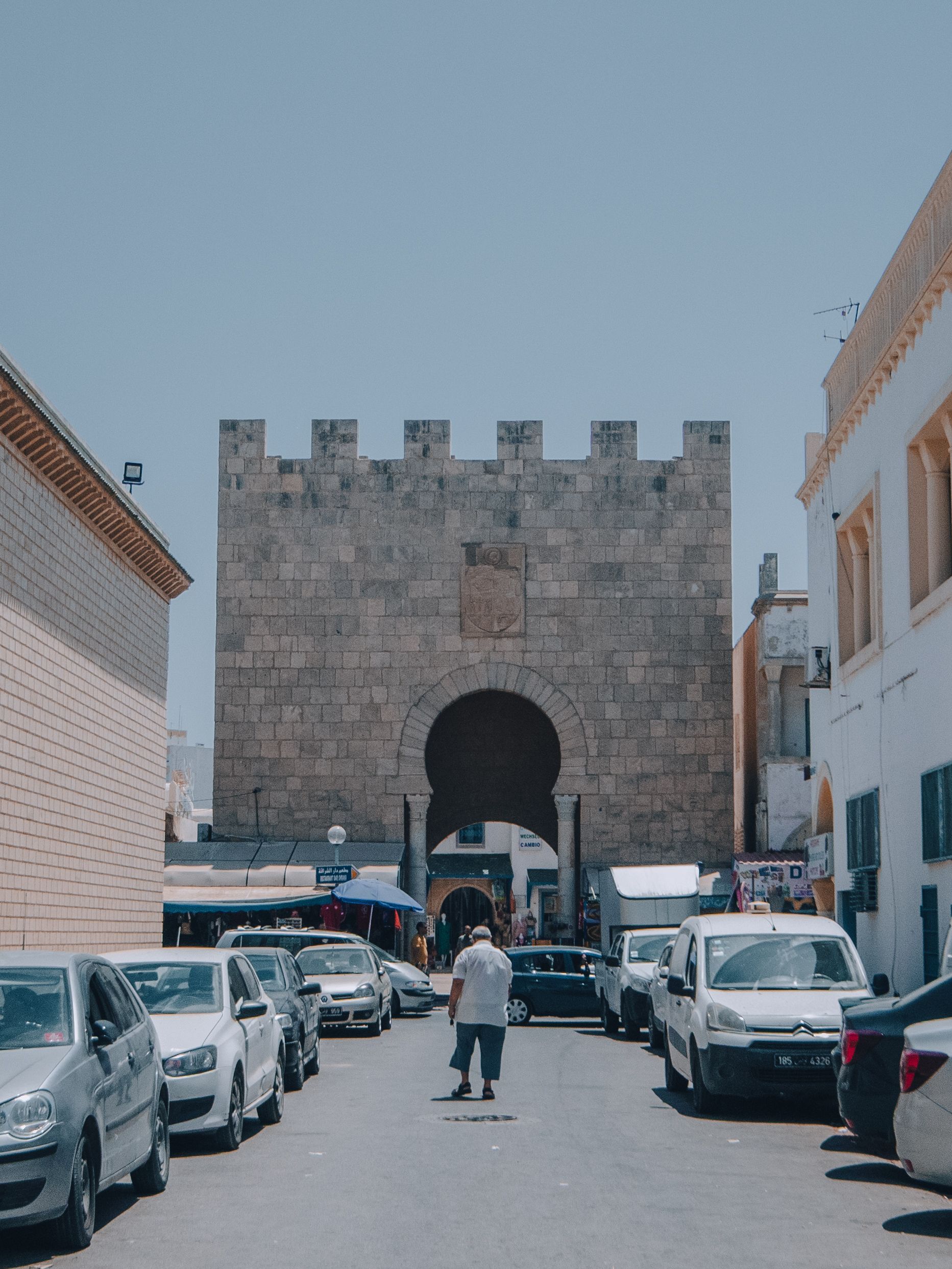 Patente italiana e auto in Tunisia: guida per chi si trasferisce