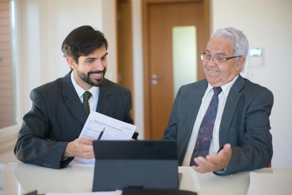 Consulenza per trasferimento in Tunisia per pensionati italiani durante incontro informativo