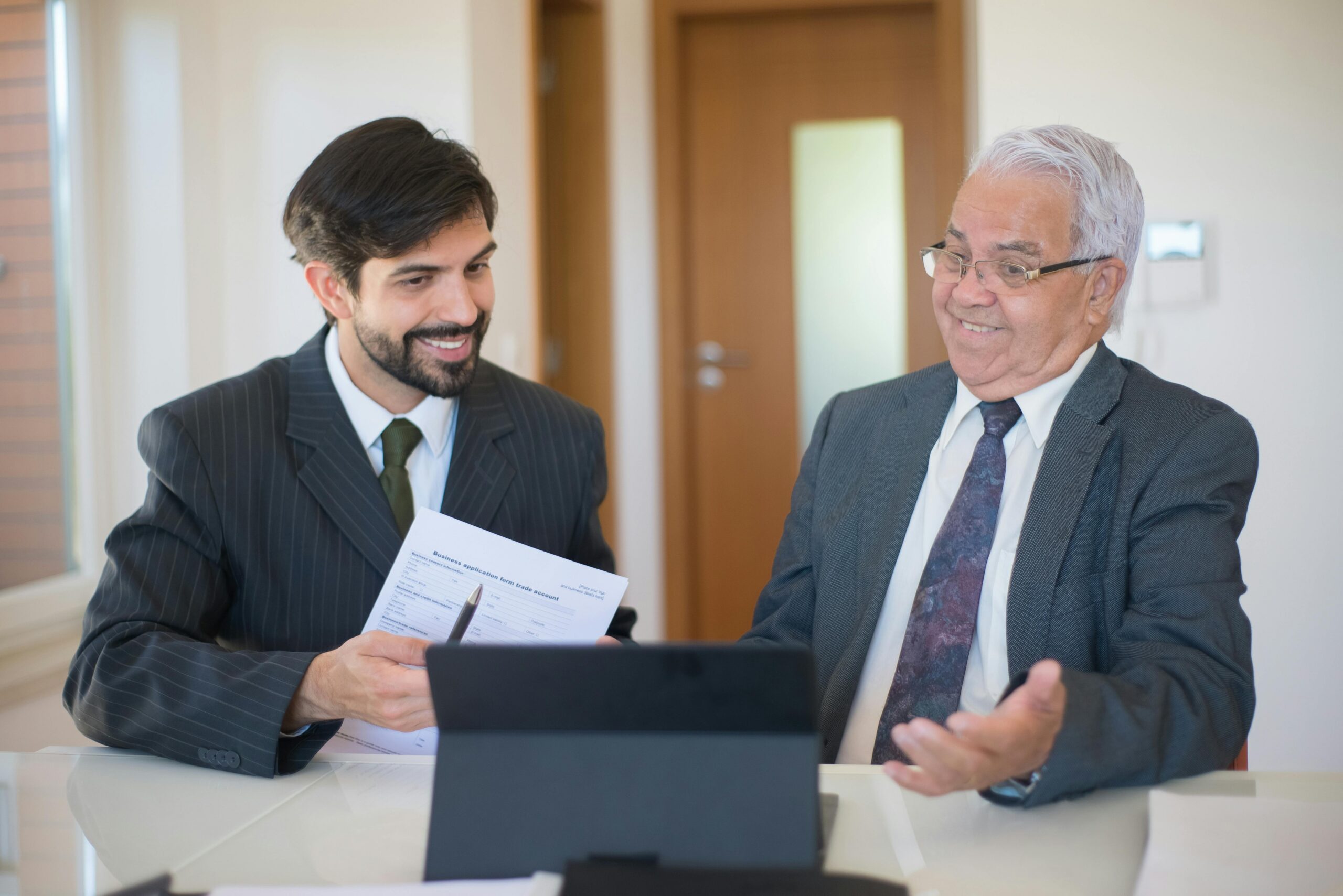 Consulenza per trasferimento in Tunisia per pensionati italiani durante incontro informativo